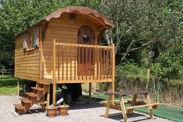 Petite roulotte en Basse Normandie dans le département de la Manche.