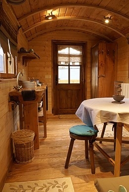 Plancher de la roulotte en Merisier et bardage en Epicéa