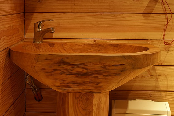Photo lavabo en bois fabriqué main pour nos roulottes 1