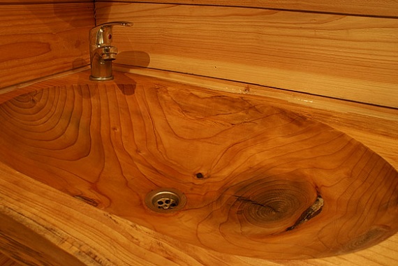 Photo lavabo en bois fabriqué main pour nos roulottes 2