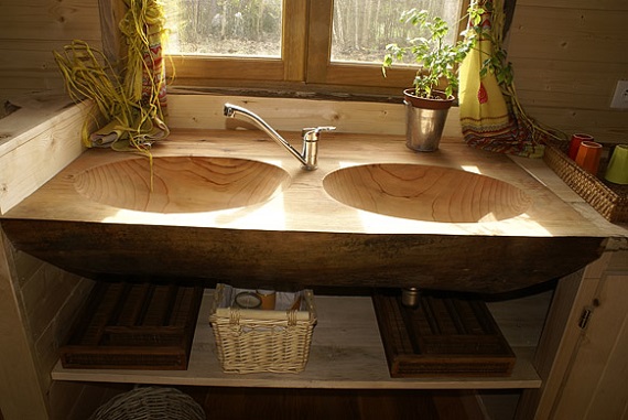 Photo lavabo en bois fabriqué main pour nos roulottes 3