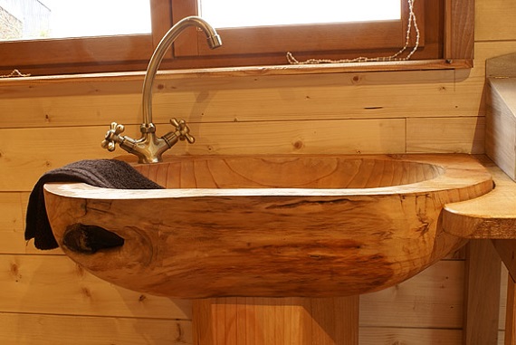 Photo lavabo en bois fabriqué main pour nos roulottes 4