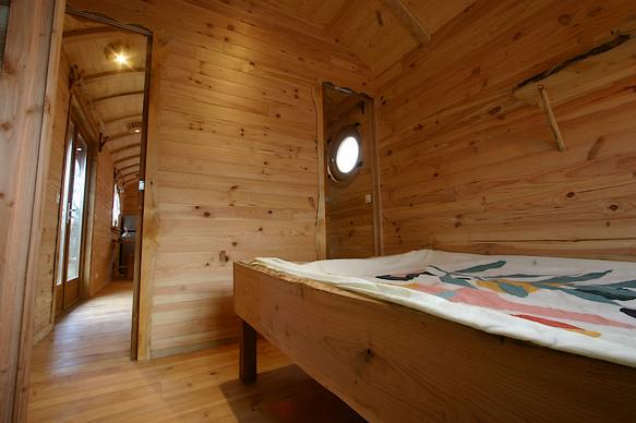 Roulotte près de la ville de Apte dans le Vaucluse.