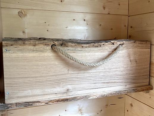 Bac à sciure des toilettes sèches roulotte. 