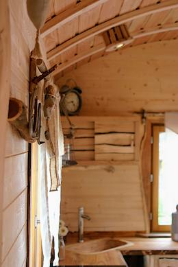 roulotte barre à rideau en bois.