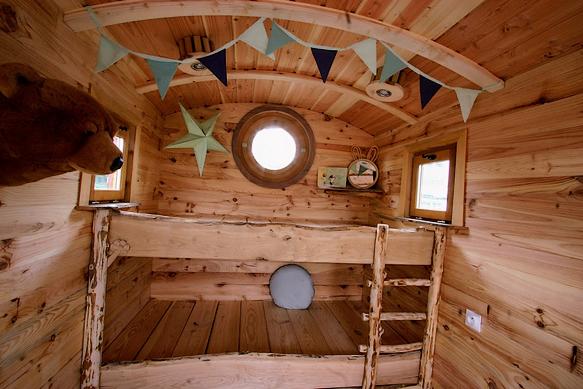 Chambre d'appoint dans une roulotte. 