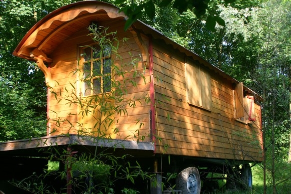 Vue extérieure de la roulotte. 