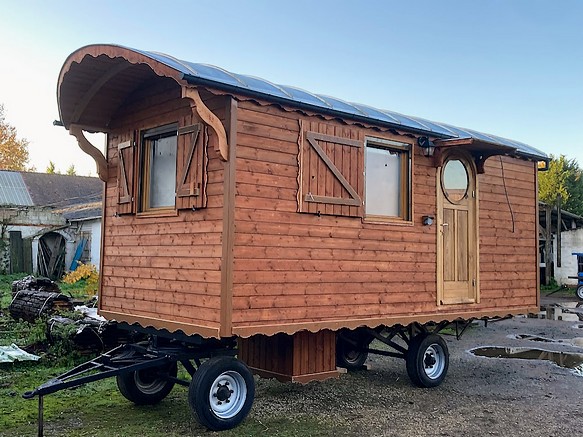 Roulotte pour deux personnes dans les pyrénées orientales.