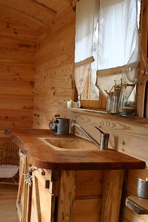 Petite roulotte en vente.