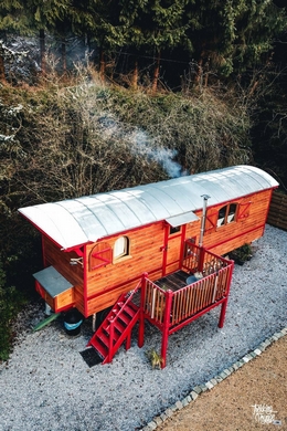Vue aérienne de la roulotte dans la province de Liège en Belgique.