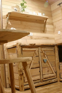 Mobilier en bois de la roulotte