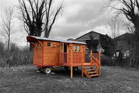 Belle petite roulotte pour enfant et adulte à vendre.