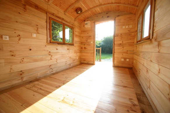 Plancher en pin massif avec un mélange de chêne massif.