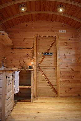 Roulotte pour deux personnes dans les Pyrénées Orientales.