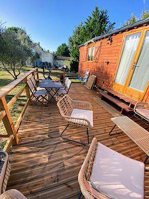 Roulotte près de saint Rémy de Provence en région Provence Alpes côtes d'Azur.