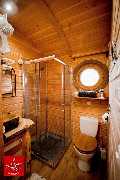 Salle de bain avec receveur en pierre bleu