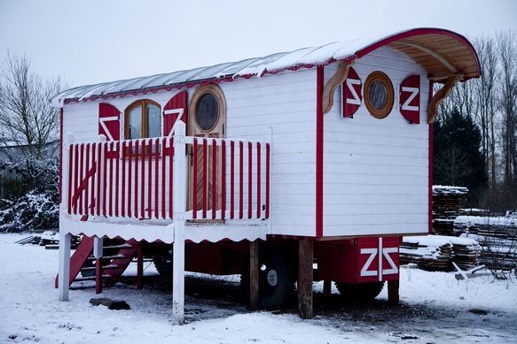 Roulotte bien être sauna et jacuzzi.
