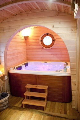 Jacuzzi pour 4 personnes.