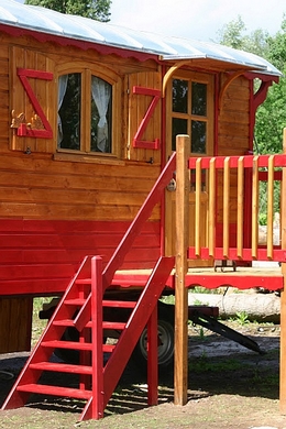 Terasse de la roulotte sur le côté