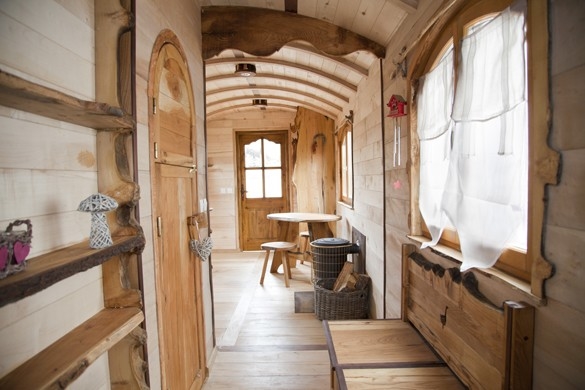 roulotte toute équipée avec la cuisine aménagée